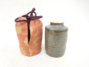 肩衝茶入